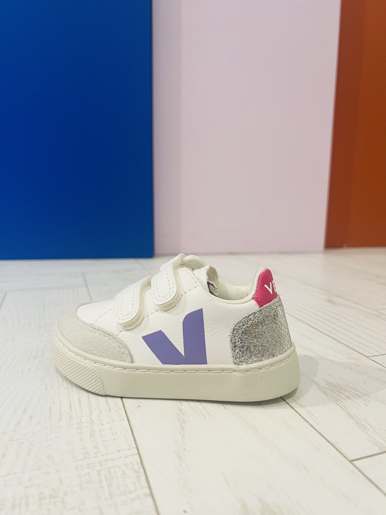 Sneaker zilveren hiel paarse v