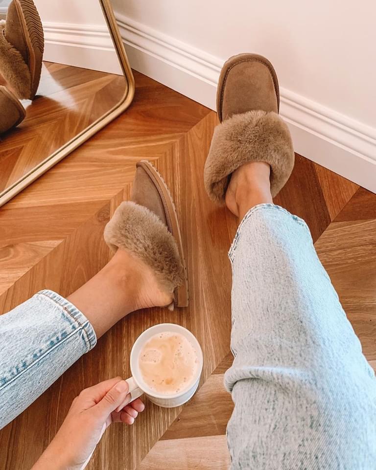 Pantoffel EMU camel dicht