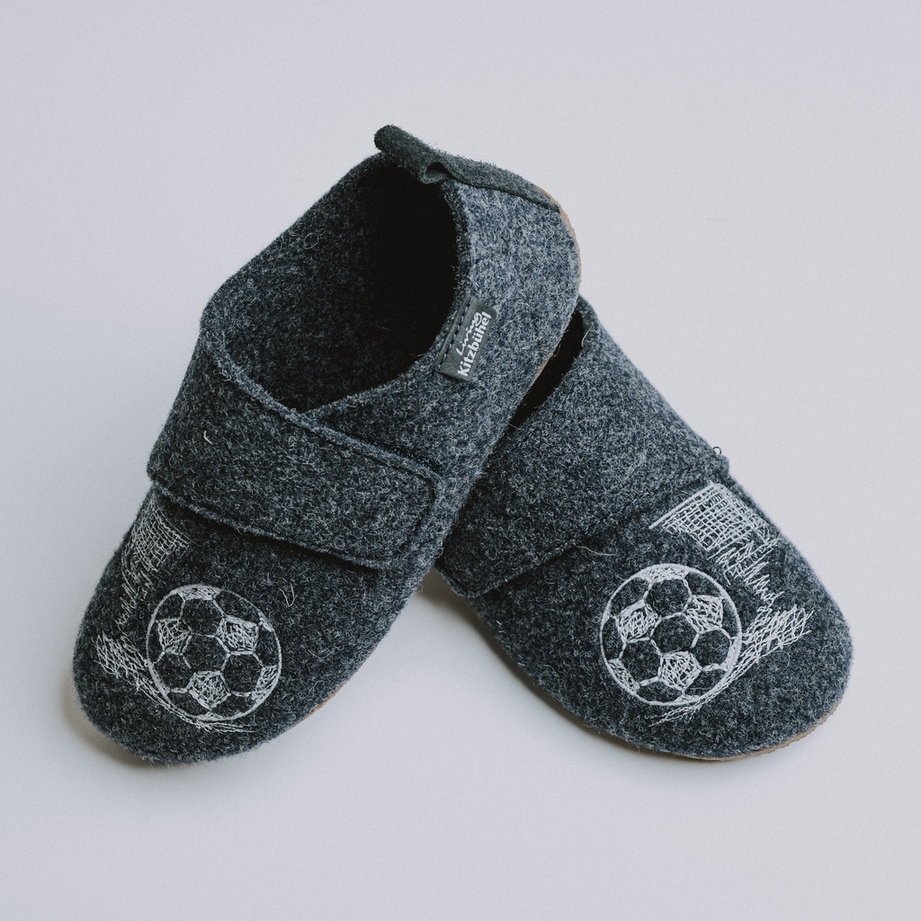 Pantoffel wol donkblauw voetbal