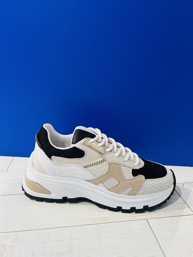 Sneaker runner liz finley