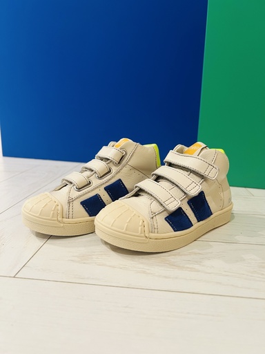 Hoge sneaker 853