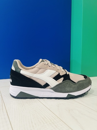 Sneaker n902