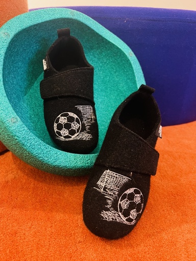 Pantoffel wol zwart voetbal 