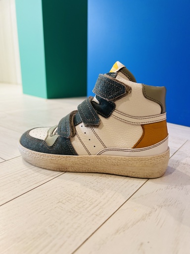 Hoge sneaker d408
