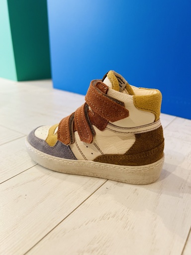 Hoge sneaker d408